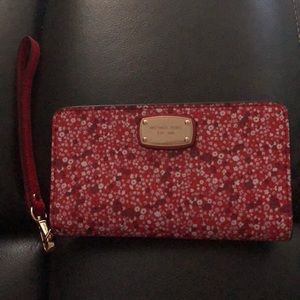 💯 Michael Kors Red Floral Phone Wallet